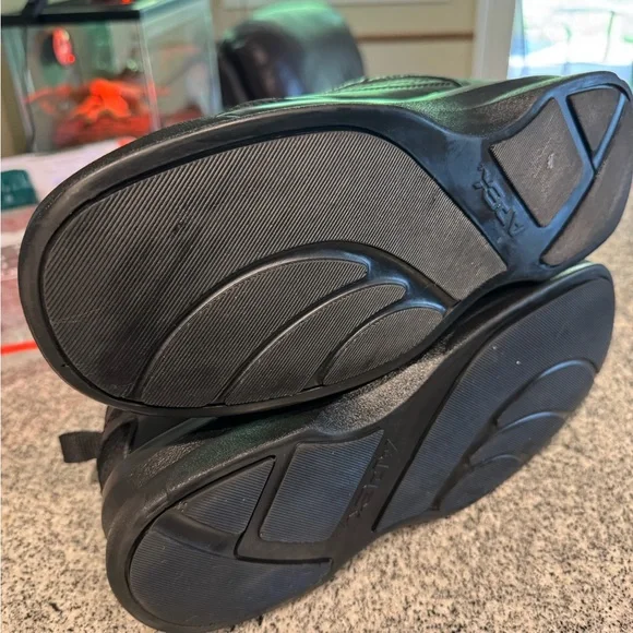 Apex Black Leather walking Shoes - Picture 4 of 5